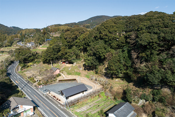 史跡福井洞窟 遠景の写真