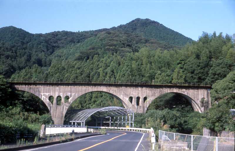 写真:福井川橋梁と福井川